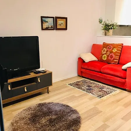 Cosy And Comfy Near The Beach